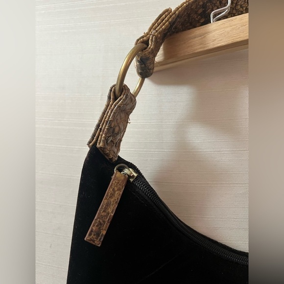 ⚫️ BOGO Oxox brown snakeskin velvet hobo bag with locket accent shoulder bag - Picture 3 of 7